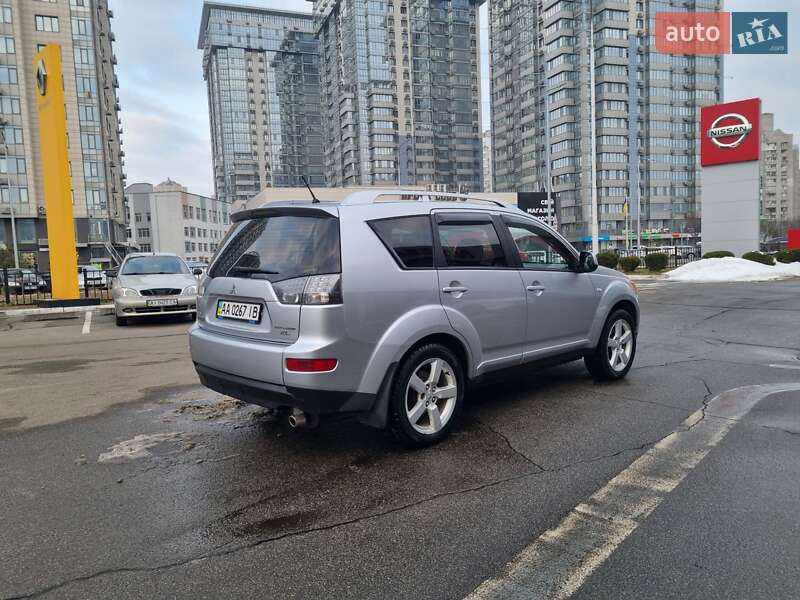 Позашляховик / Кросовер Mitsubishi Outlander XL 2008 в Києві