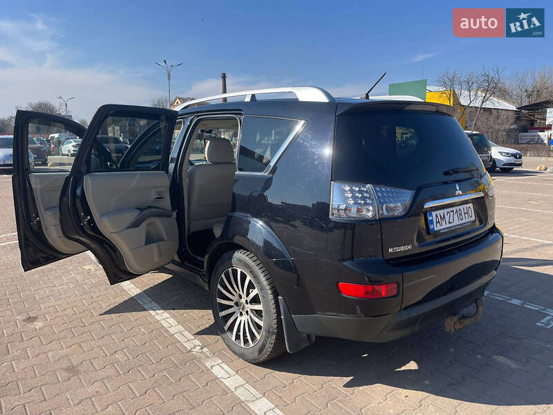 Внедорожник / Кроссовер Mitsubishi Outlander XL 2008 в Романове