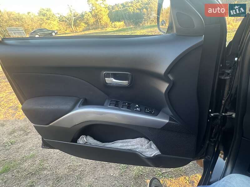 Внедорожник / Кроссовер Mitsubishi Outlander XL 2008 в Житомире