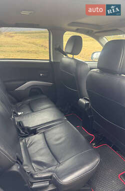 Внедорожник / Кроссовер Mitsubishi Outlander XL 2010 в 
