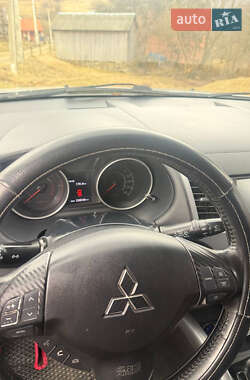 Внедорожник / Кроссовер Mitsubishi Outlander XL 2010 в 