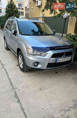 Внедорожник / Кроссовер Mitsubishi Outlander XL 2010 в 