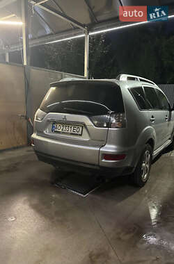 Внедорожник / Кроссовер Mitsubishi Outlander XL 2010 в 