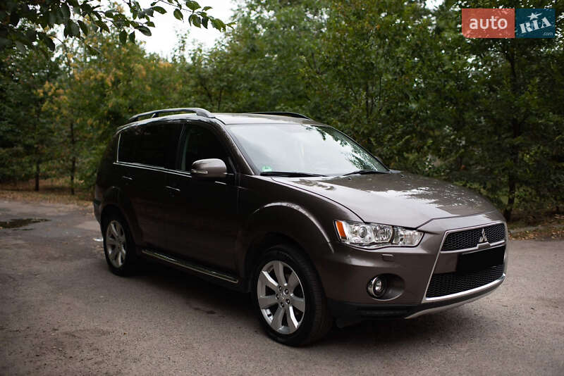 Внедорожник / Кроссовер Mitsubishi Outlander XL 2010 в Киеве