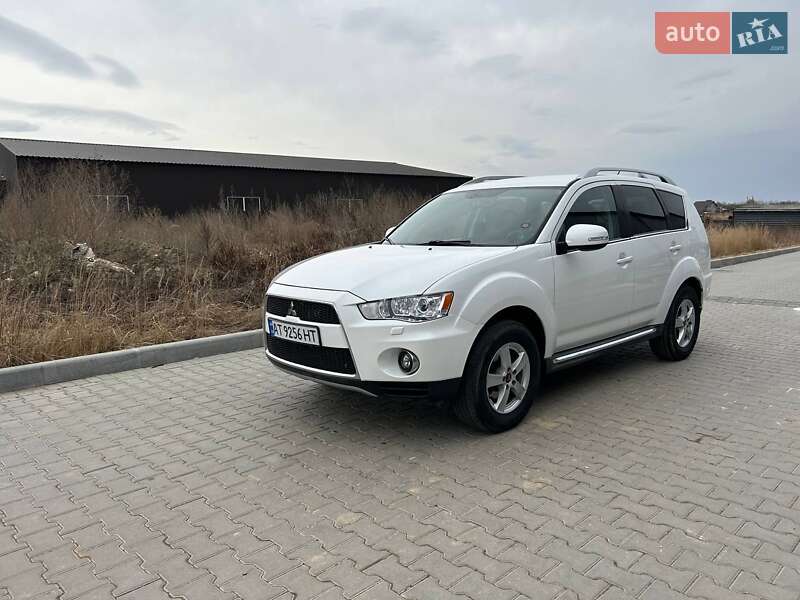 Внедорожник / Кроссовер Mitsubishi Outlander XL 2010 в Ивано-Франковске