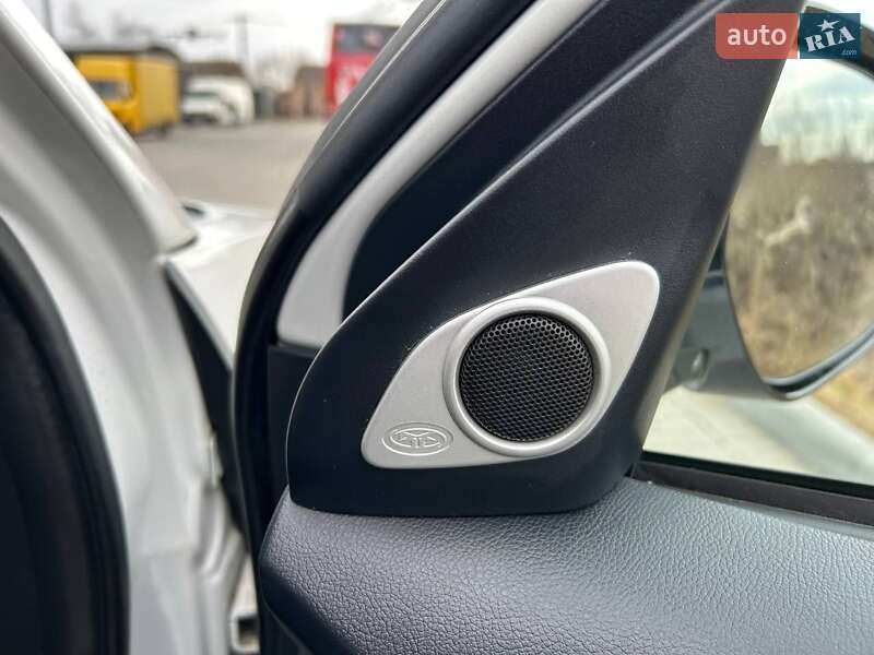 Внедорожник / Кроссовер Mitsubishi Outlander XL 2010 в Ивано-Франковске