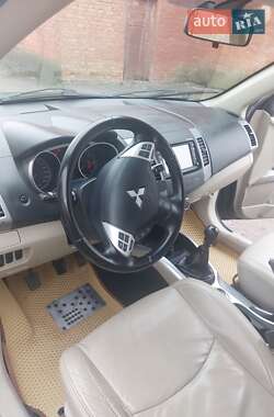 Позашляховик / Кросовер Mitsubishi Outlander XL 2008 в 
