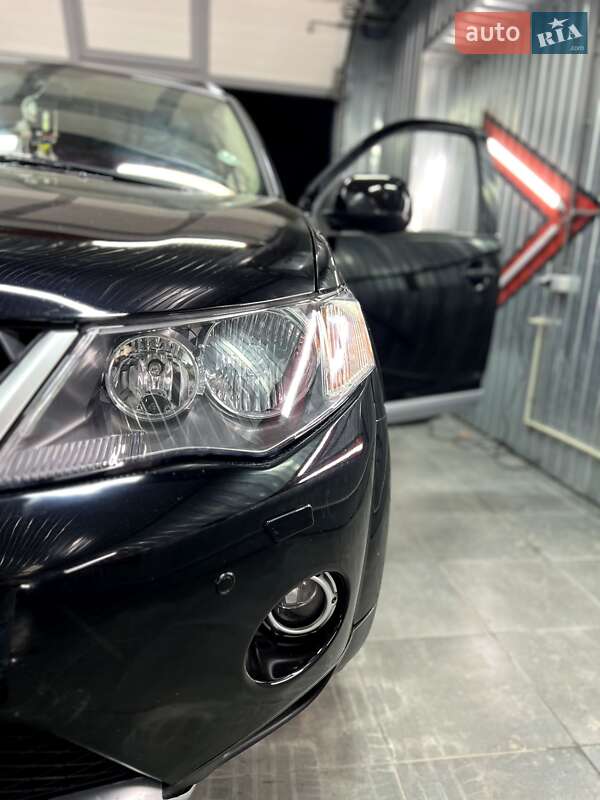 Позашляховик / Кросовер Mitsubishi Outlander XL 2007 в Києві