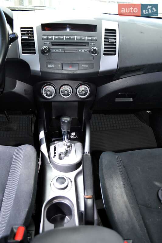 Внедорожник / Кроссовер Mitsubishi Outlander XL 2008 в Киеве
