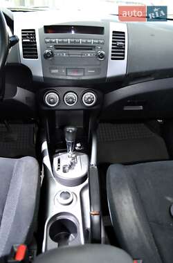 Внедорожник / Кроссовер Mitsubishi Outlander XL 2008 в 