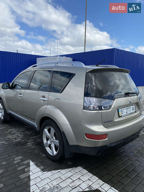 Позашляховик / Кросовер Mitsubishi Outlander XL 2008 в Миколаєві