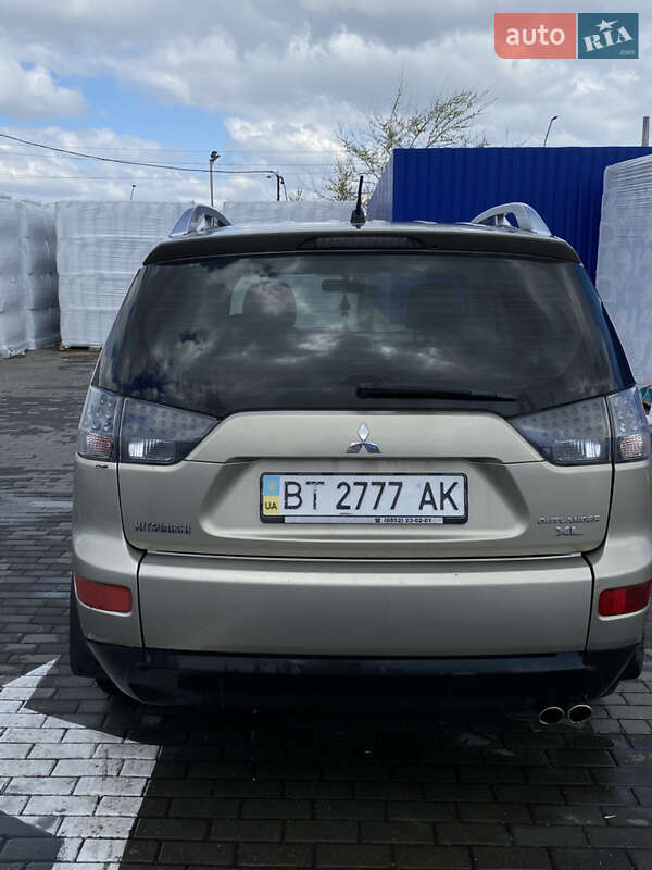 Позашляховик / Кросовер Mitsubishi Outlander XL 2008 в Миколаєві