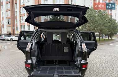 Позашляховик / Кросовер Mitsubishi Outlander XL 2010 в 