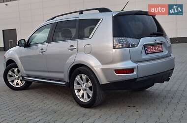 Внедорожник / Кроссовер Mitsubishi Outlander XL 2012 в 