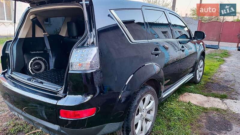 Позашляховик / Кросовер Mitsubishi Outlander XL 2012 в Полтаві фото 6 Позашляховик / Кросовер Mitsubishi Outlander XL 2012 в Полтаві