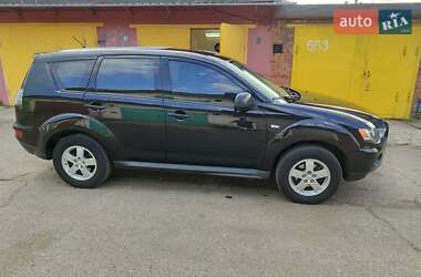 Внедорожник / Кроссовер Mitsubishi Outlander XL 2011 в 