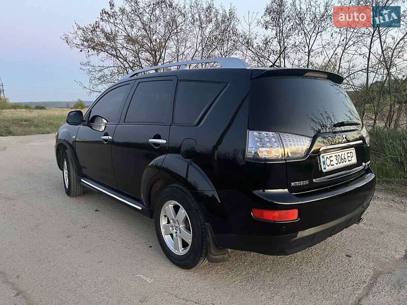 Внедорожник / Кроссовер Mitsubishi Outlander XL 2010 в Черновцах