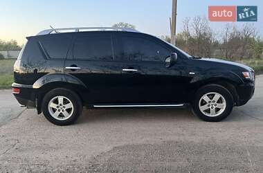 Позашляховик / Кросовер Mitsubishi Outlander XL 2010 в 