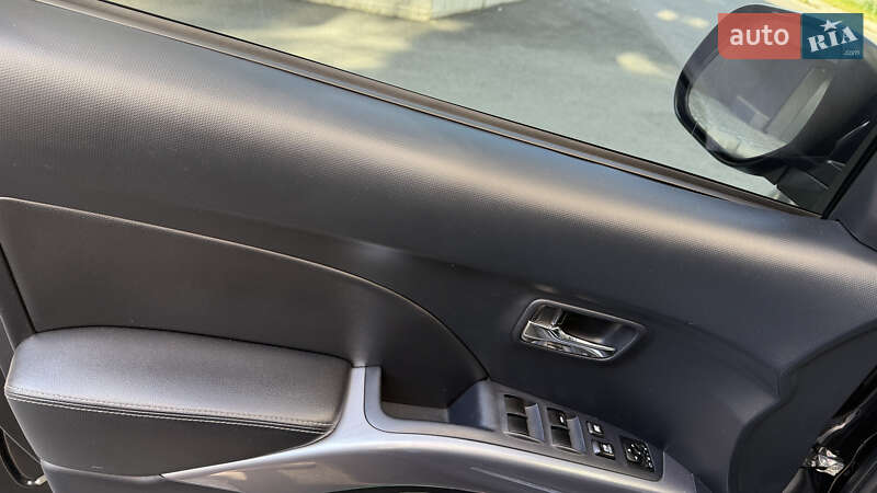 Внедорожник / Кроссовер Mitsubishi Outlander XL 2009 в Белой Церкви