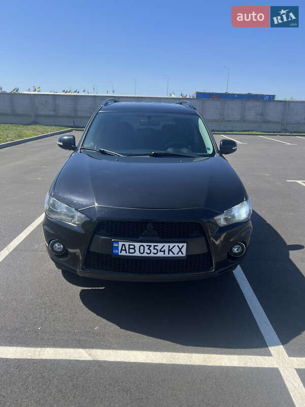 Позашляховик / Кросовер Mitsubishi Outlander XL 2010 в 
