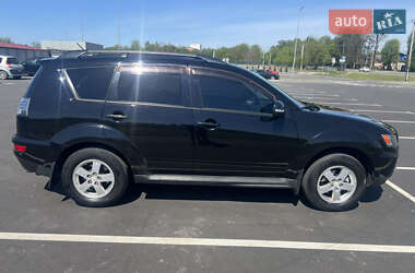 Позашляховик / Кросовер Mitsubishi Outlander XL 2010 в 