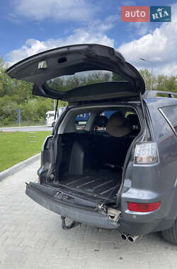Внедорожник / Кроссовер Mitsubishi Outlander XL 2010 в 