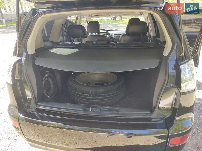 Позашляховик / Кросовер Mitsubishi Outlander XL 2009 в Чернігові