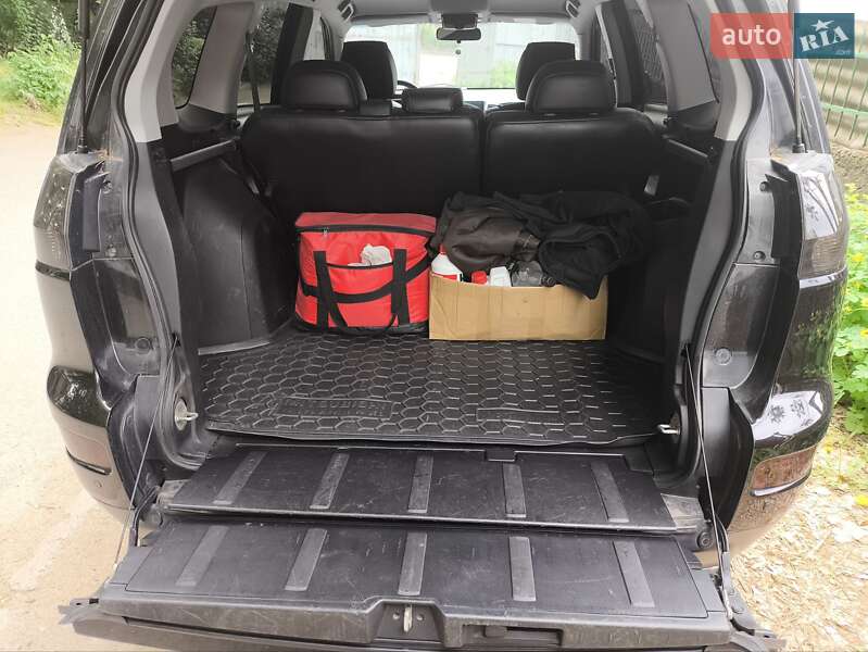 Позашляховик / Кросовер Mitsubishi Outlander XL 2007 в Дніпрі