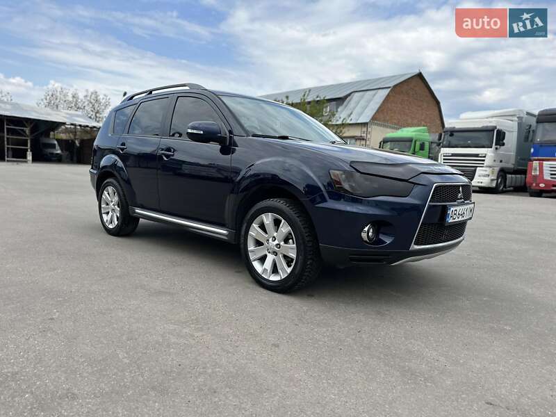 Позашляховик / Кросовер Mitsubishi Outlander XL 2011 в 