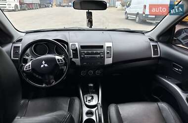 Позашляховик / Кросовер Mitsubishi Outlander XL 2011 в 