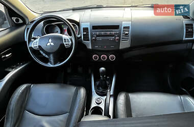 Позашляховик / Кросовер Mitsubishi Outlander XL 2008 в 