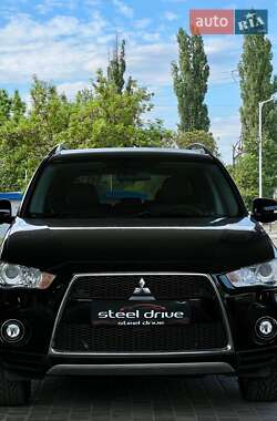 Позашляховик / Кросовер Mitsubishi Outlander XL 2010 в 