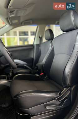 Позашляховик / Кросовер Mitsubishi Outlander XL 2010 в 