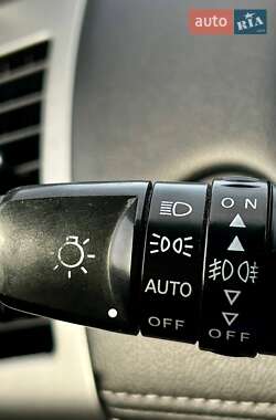 Позашляховик / Кросовер Mitsubishi Outlander XL 2010 в 