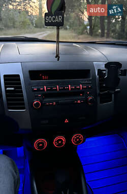 Внедорожник / Кроссовер Mitsubishi Outlander XL 2008 в 