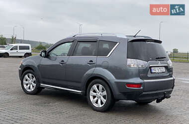 Внедорожник / Кроссовер Mitsubishi Outlander XL 2009 в 