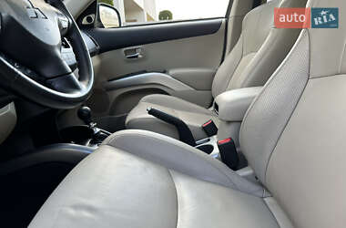 Внедорожник / Кроссовер Mitsubishi Outlander XL 2011 в 