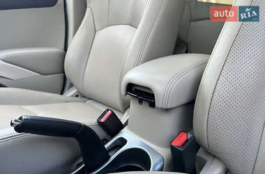 Внедорожник / Кроссовер Mitsubishi Outlander XL 2011 в 