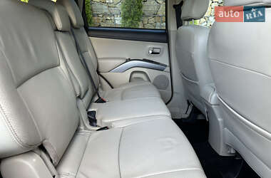 Внедорожник / Кроссовер Mitsubishi Outlander XL 2011 в 