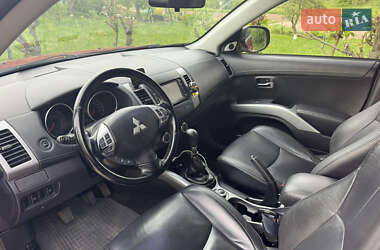 Позашляховик / Кросовер Mitsubishi Outlander XL 2011 в 