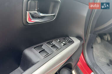 Позашляховик / Кросовер Mitsubishi Outlander XL 2011 в 