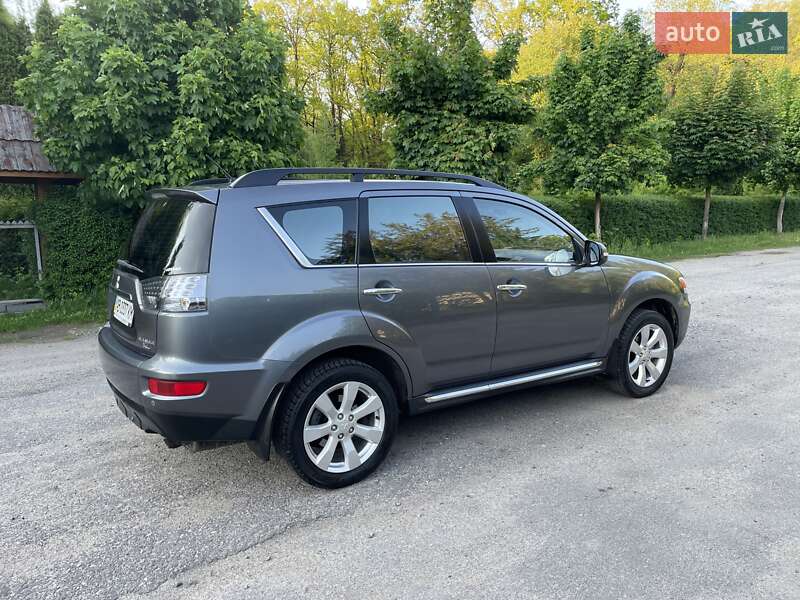 Внедорожник / Кроссовер Mitsubishi Outlander XL 2011 в Виннице