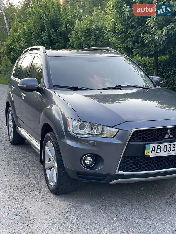 Внедорожник / Кроссовер Mitsubishi Outlander XL 2011 в Виннице