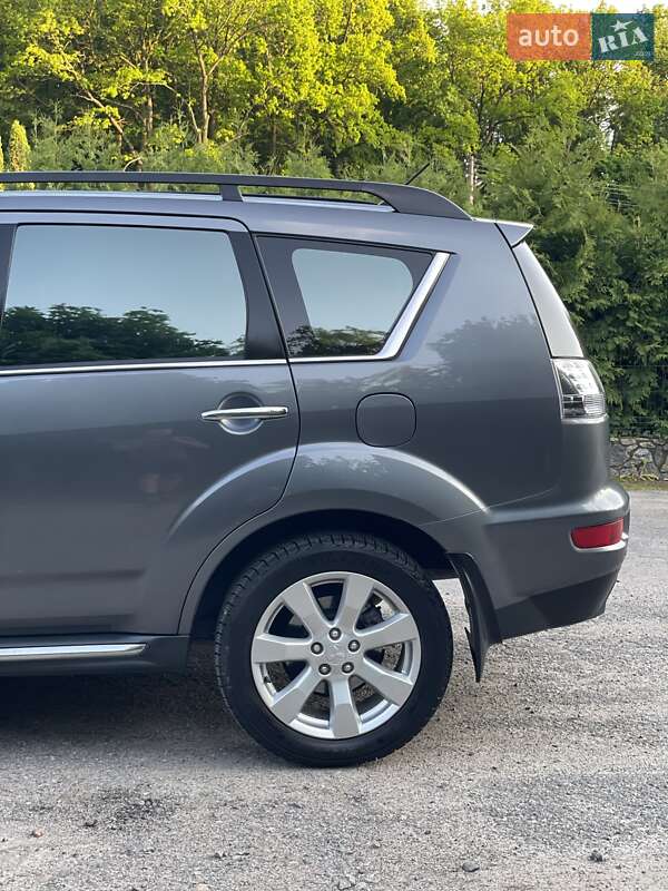 Внедорожник / Кроссовер Mitsubishi Outlander XL 2011 в Виннице