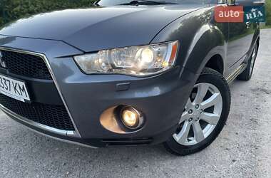 Внедорожник / Кроссовер Mitsubishi Outlander XL 2011 в 
