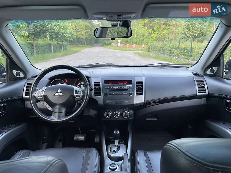 Внедорожник / Кроссовер Mitsubishi Outlander XL 2011 в Виннице