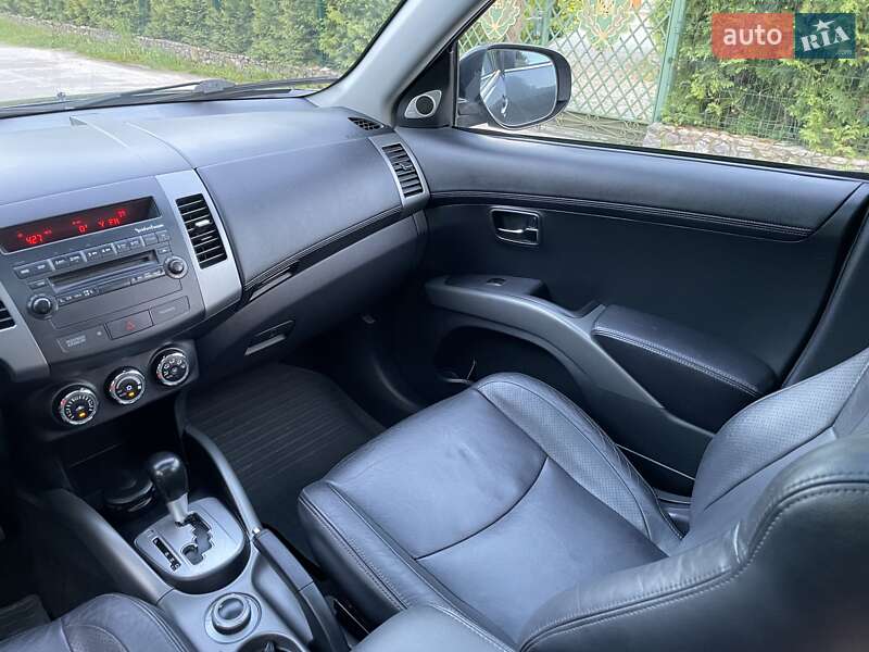 Внедорожник / Кроссовер Mitsubishi Outlander XL 2011 в Виннице