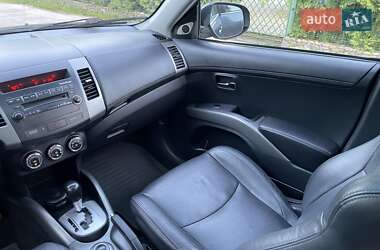 Внедорожник / Кроссовер Mitsubishi Outlander XL 2011 в 