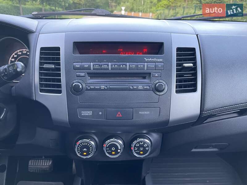 Внедорожник / Кроссовер Mitsubishi Outlander XL 2011 в Виннице