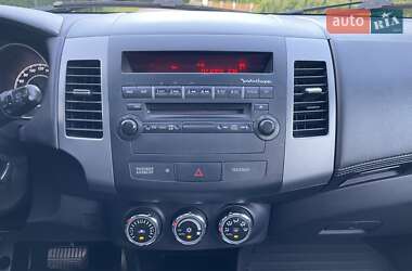 Внедорожник / Кроссовер Mitsubishi Outlander XL 2011 в 